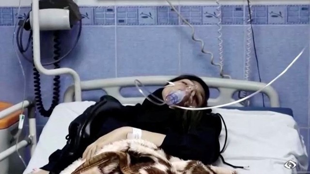 Jedna z irańskich uczennic w szpitalu, po ataku z użyciem gazu trującego