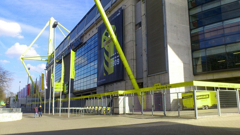 Okolice Signal Iduna Park przed sobotnim meczem Borussia -...