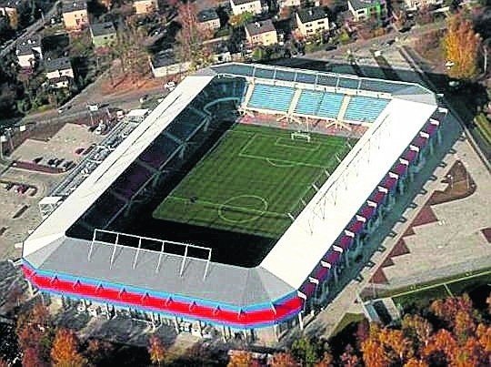 Nowy stadion Piasta Gliwice otwarto w 2011 r. Miejsc - 10...