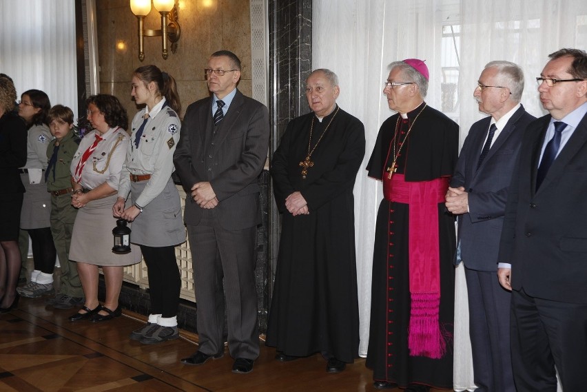 Betlejemskie Światło Pokoju dla marszałka i wojewody [ZDJĘCIA]