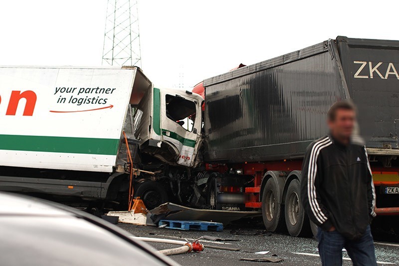 Śmiertelny wypadek koło Wolina. Nie żyje kierowca ciężarówki