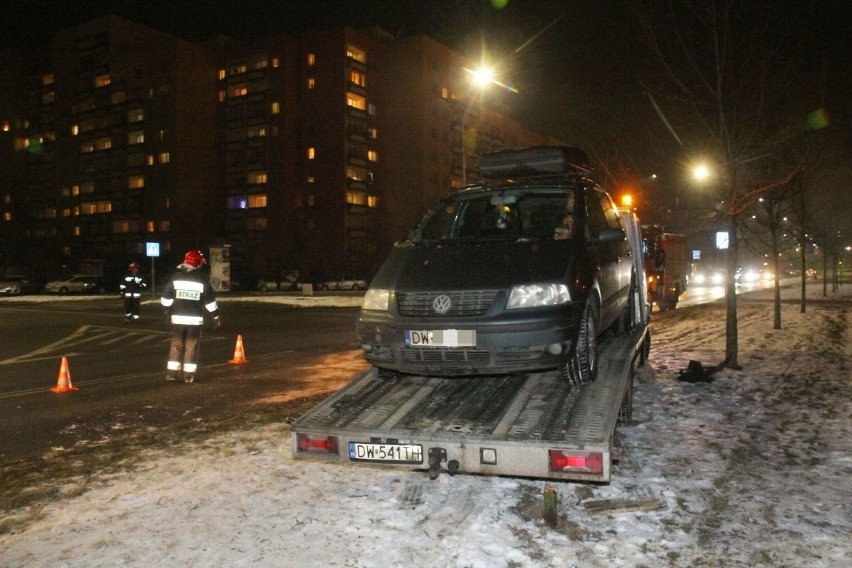 Zderzenie dwóch aut na ul. Balonowej. Ranna kobieta w ciąży