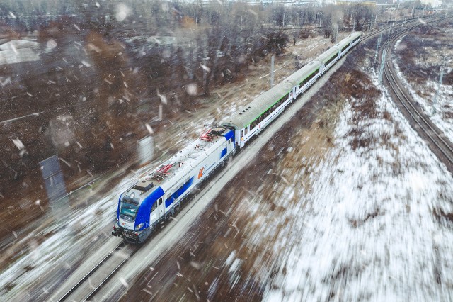 Od niedzieli, 10 grudnia nowy rozkład jazdy pociągów na sezon 2023/2024. Wszystkie odjazdy i przyjazdy na stacji Kielce sprawdzisz na kolejnych slajdach
