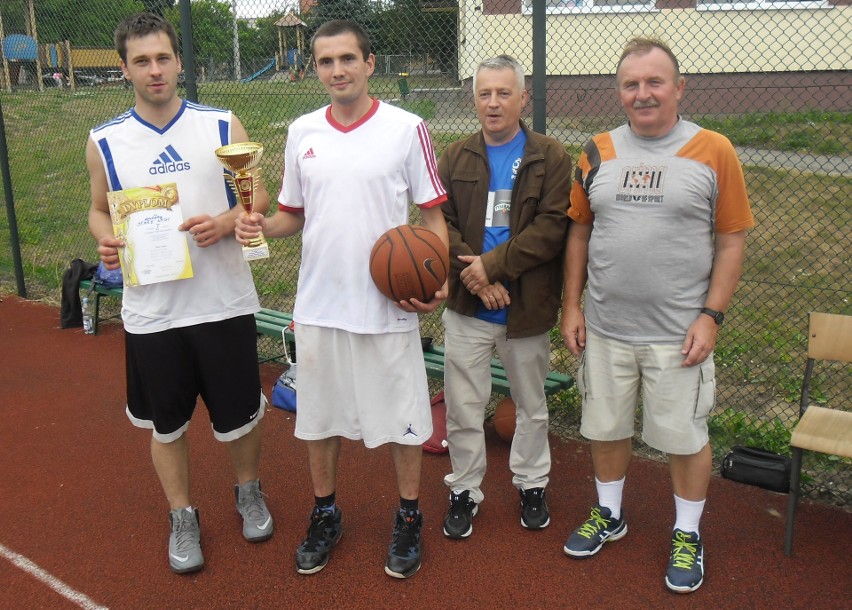  Zacięta rywalizacja w streetballa w Kazimierzy Wielkiej. Zwyciężyła drużyna Stare Wygi