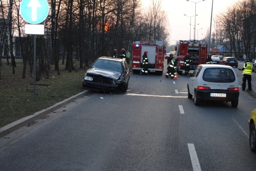 Jaworzno: Dwukrotnie zderzył się czołowo. Miał 3 promile