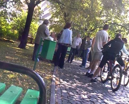 Kontrolerzy na tajne spotkanie umówili się w parku przy ul....