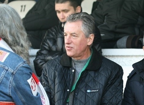 Mirosław Bulzacki na starym stadionie ŁKS w rozmowie z Jackiem Bogusiakiem