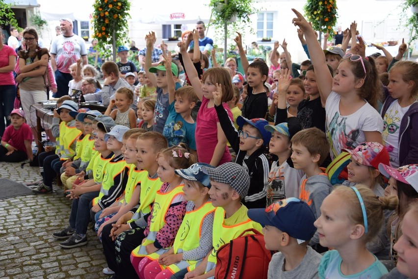 Imprezę zainaugurowało wypuszczenie stada gołębi z hodowli...