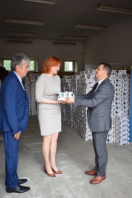 Tysiące litrów soku i mleka dla mieszkańców Domu Pomocy Społecznej w Zochcinku [ZDJĘCIA]