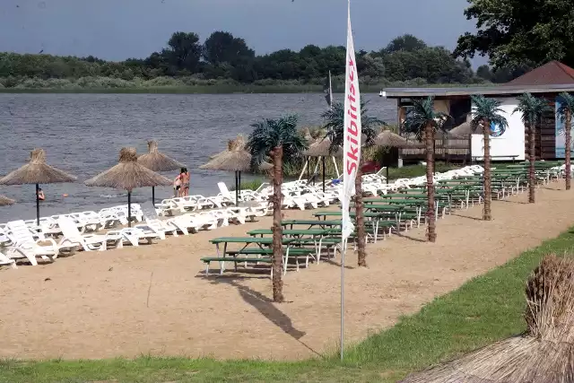 Wraz z nowym sezonem w obiekcie pojawiły się dodatkowe atrakcje, również dla dzieci. Są także klimatyczne parasole i plaża ze złotym piaskiem.