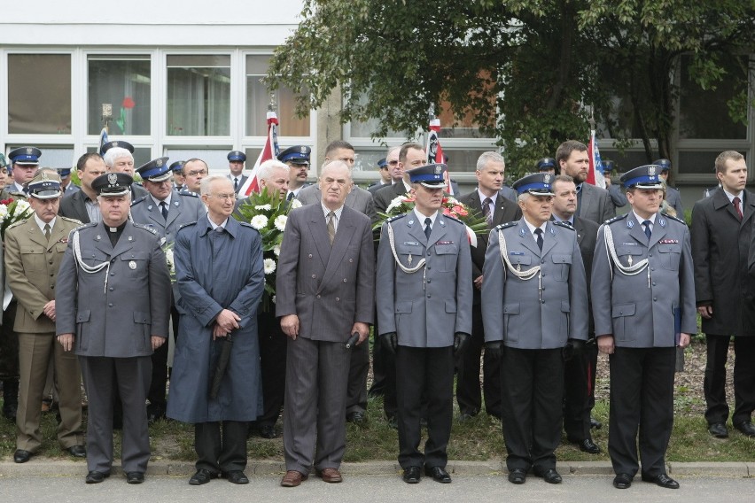 Poznań: Złożono hołd pomordowanym policjantom [GALERIA ZDJĘĆ, FILM]