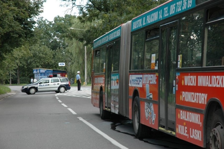 Autobus linii 2 zapalil sie dziś jadąc ulicą Zwyciestwa w...