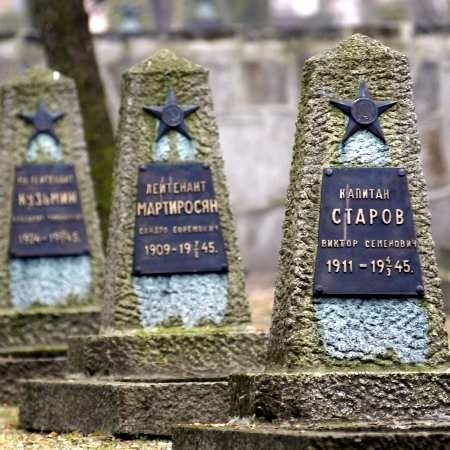 Dzięki temu, że Wolsztynie zachował się zadbany grób kapitana Starowa, jego rodzina złoży kwiaty na grobach polskich żołnierzy w lasach Bykowni.