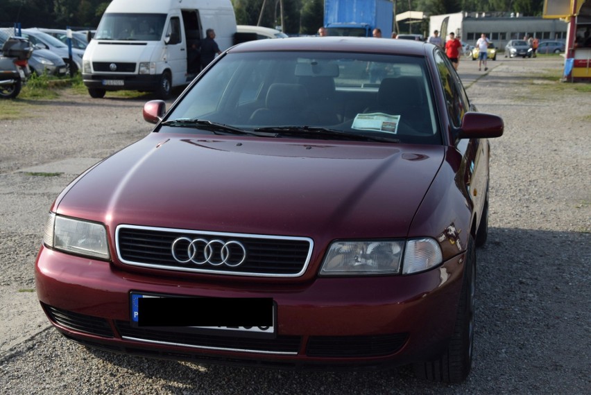 Audi A4- rok produkcji 1999, z silnikiem 1.6 benzyna plus...