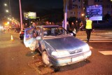 Zderzenie samochodów na skrzyżowaniu ulic Niemodlińskiej i Koszyka w Opolu [zdjęcia]