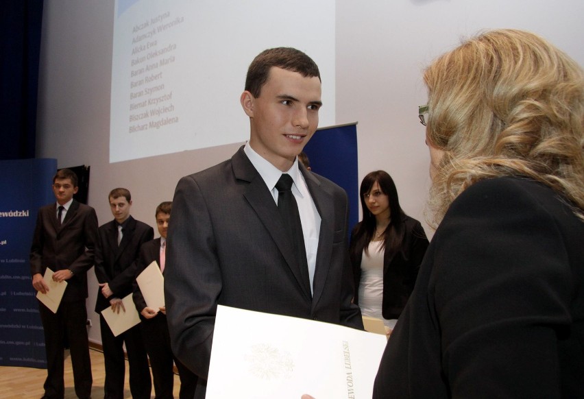 Stypendia premiera dla najzdolniejszych uczniów szkół ponadgimnazjalnych Lubelszczyzny (FOTO)