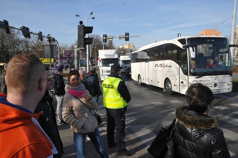 Protest przewozników w Bydgoszczy. Ponad sto tirów blokowało miasto