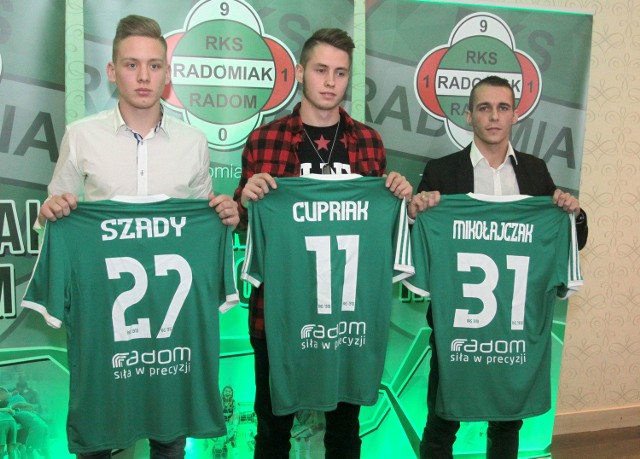 Od lewej: Adrian Szady, Kamil Cupriak i Radosław Mikołajczak. To nowi zawodnicy Radomiaka Radom.
