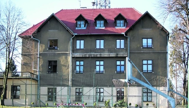 Szkoła Podstawowa nr 72 przy al. Modrzewiowej na Woli Justowskiej