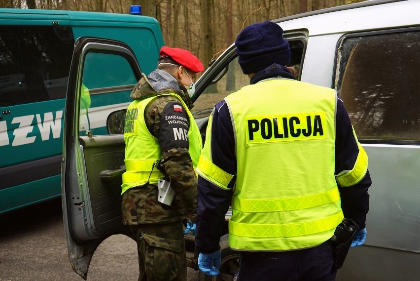 Zwiększone kontrole na ulicach Koszalina. Pierwsze kary za złamanie przepisów [ZDJĘCIA]