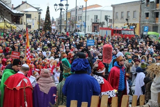 Orszak Trzech Króli cieszy się sporą popularnością w Szydłowcu. Mieszkańcy miasta maszerują ulicami Zakościelną, Widok, Kościuszki, Radomską, a potem wracają na Rynek Wielki.
