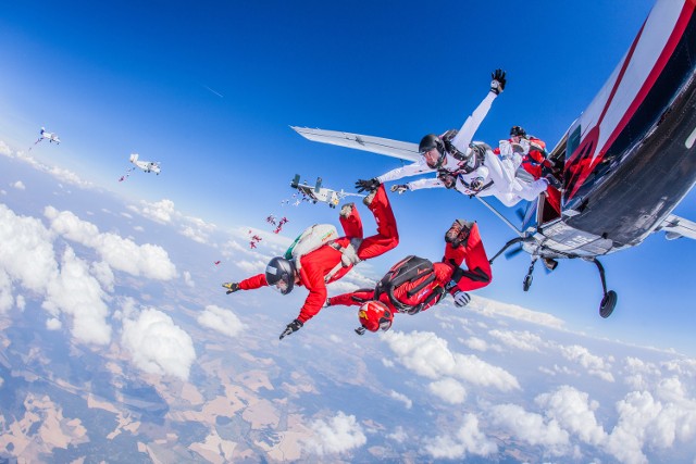 O rekordowym skoku opowiedzą zaproszeni spadochroniarze
