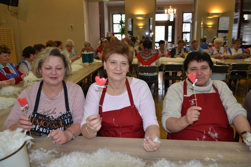 Panie z Krzyżanowic szkubały pierze