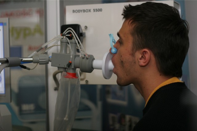 W ramach projektu, zostanie wykonane m.in. badanie spirometryczne płuc, oceniające funkcjonowanie układu oddechowego.