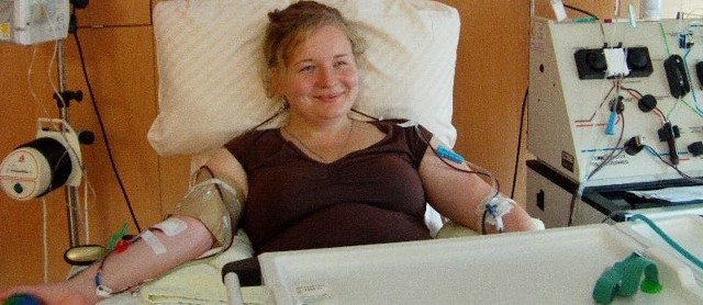 Renata Rafa podczas zabiegu w klinice hematologicznej w Dreźnie.