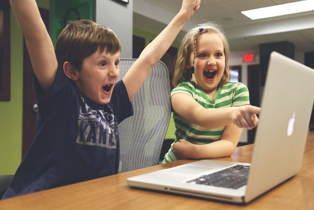 Dzieci mogą wziąć udział w warsztatach edukacyjnych online Przecinek i Kropka