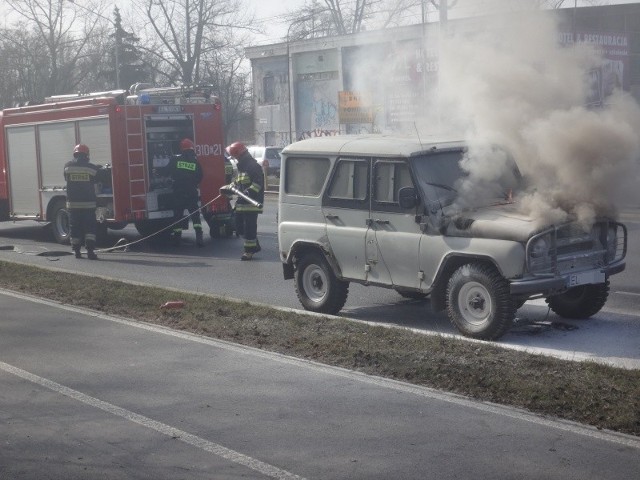 Na al. Włókniarzy płonął samochód