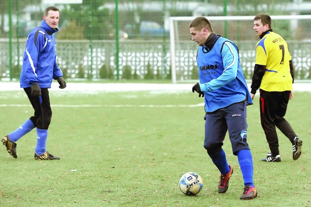 Patryk Kaszczyszyn (przy piłce) w kolejnym meczu zaskoczył skutecznością