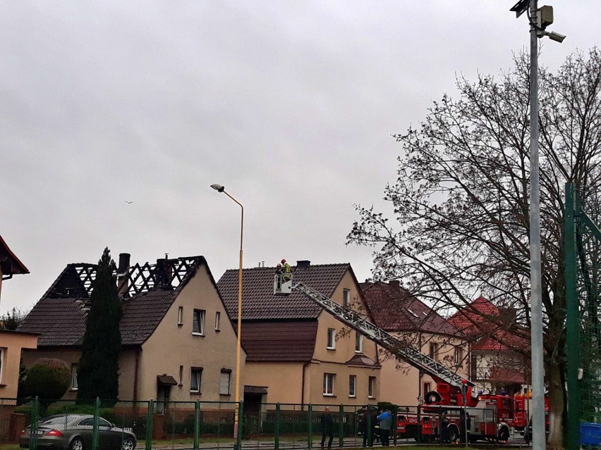 Spłonął dom w Stargardzie. Z dachu niewiele zostało [ZDJĘCIA]