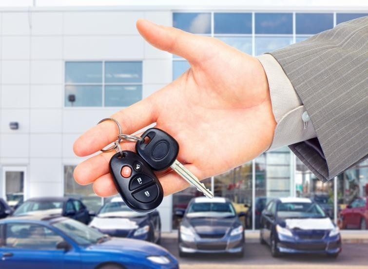 Po wzrostach ofert sprzedaży aut używanych w poprzednich...