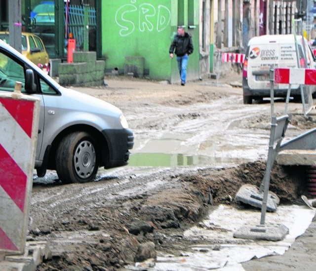 Remont Kilińskiego to zmora pieszych i kierowców. Drogowcy zdradzili kolejny termin zakończenia prac - do 15 maja