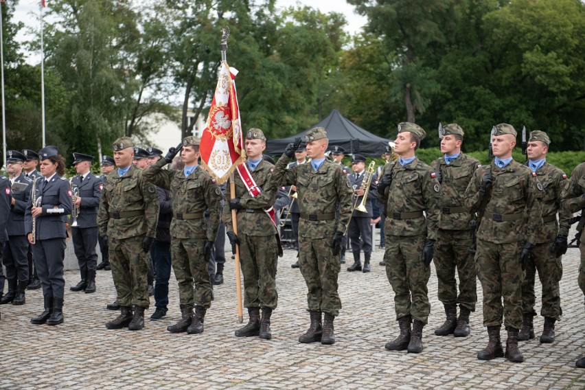 Wielkopolanie uczcili rocznicę przed pomnikiem Armii...