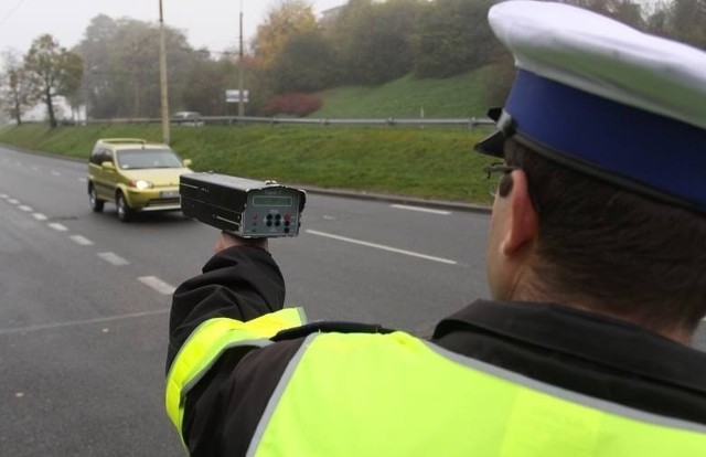 Tylko od początku tego roku, policjanci ruchu drogowego z Gdańska zatrzymali już 105 praw jazdy kierowcom, którzy w sposób rażący przekroczyli dopuszczalną prędkość w terenie zabudowanym