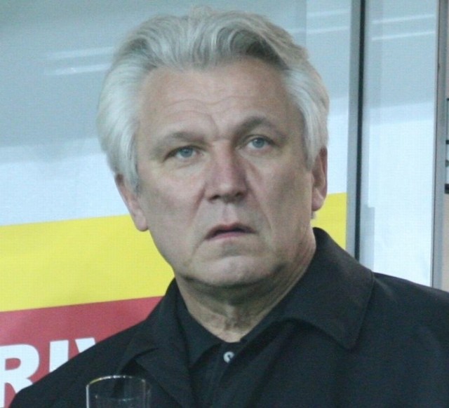 Henryk Kasperczak zdaniem sternika świętokrzyskiej piłki i członka zarządu Polskiego Związku Piłki Nożnej Mirosława Malinowskiego, jest najlepszym kandydatem na selekcjonera.