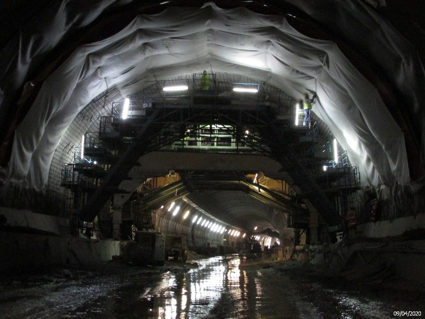 Budowa zakopianki: Jeszcze w tym miesiącu nastąpi przebicie drugiego tunelu [ZDJĘCIA]