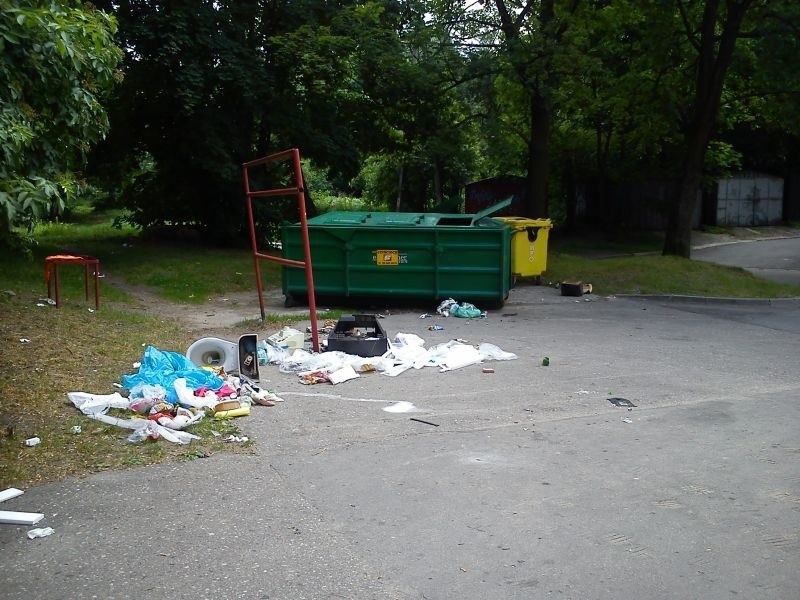 Rewolucja śmieciowa z problemami. Mieszkańcy oburzeni (zdjęcia) 