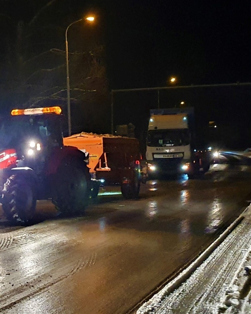 Trudne warunki na drogach w poniedziałek (20 grudnia)...