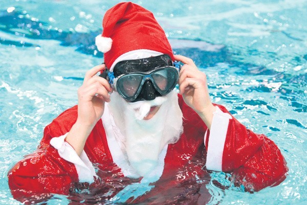 Pod wodę zszedł nawet święty Mikołaj.