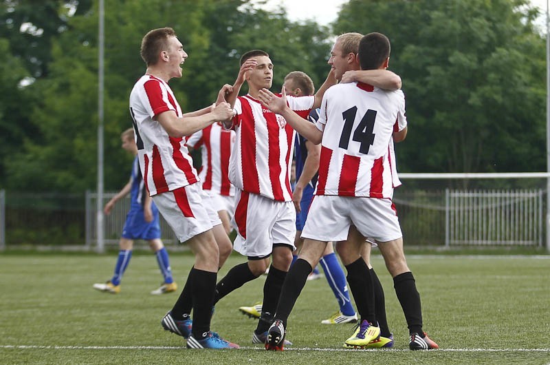 Rezerwy Resovii Rzeszów ograły u siebie JKS Jarosław 2:0.