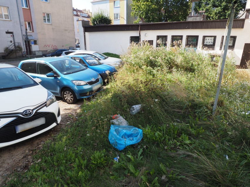 Podwórko znajduje się w ścisłym centrum Koszalina.