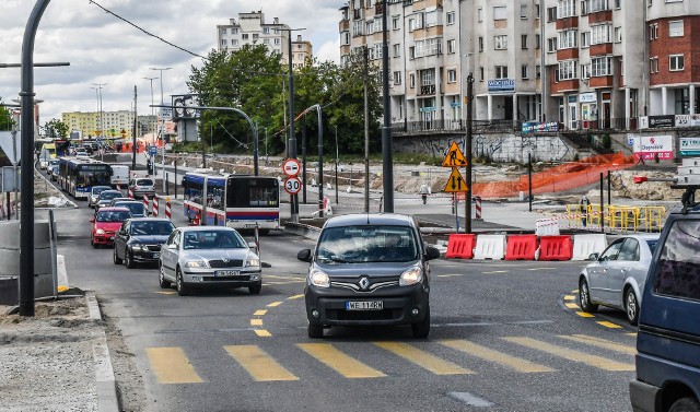 W kadrze drugi z opisanych niebezpiecznych punktów na Kujawskiej