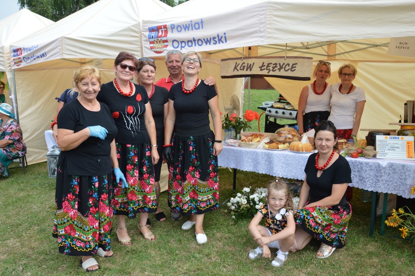 Pyszna zabawa na pikniku Kół Gospodyń Wiejskich w Zochcinku (ZDJĘCIA)