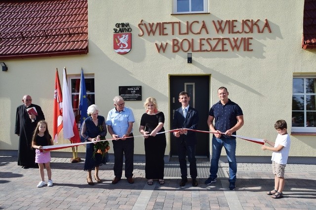 Świetlicę wiejską w Boleszewie otwarto uroczyście symbolicznym przecięciem wstęgi.