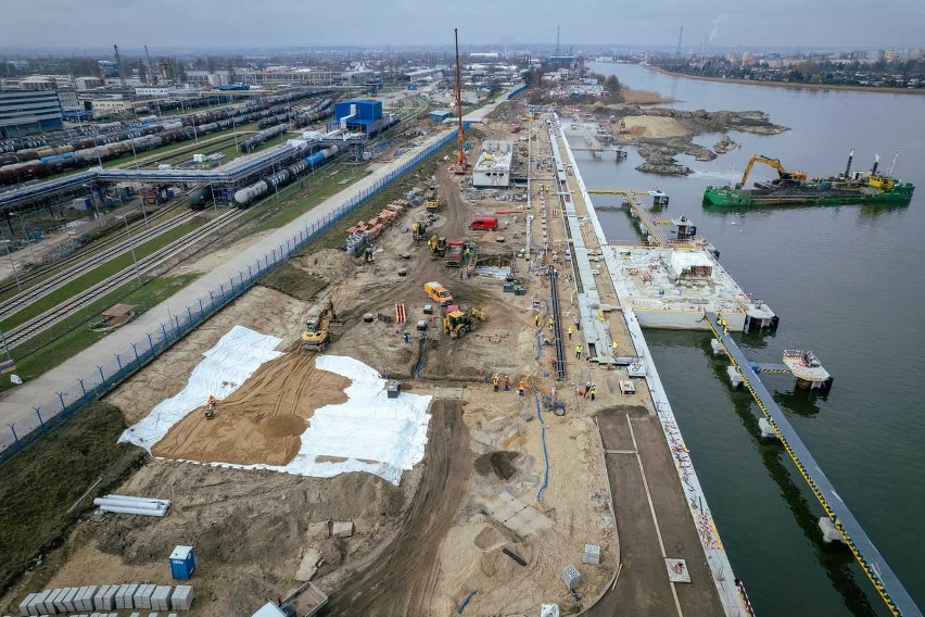 Na budowie Morskiego Terminala Przeładunkowego przy Rafinerii Gdańskiej zakończyły się prace żelbetowe