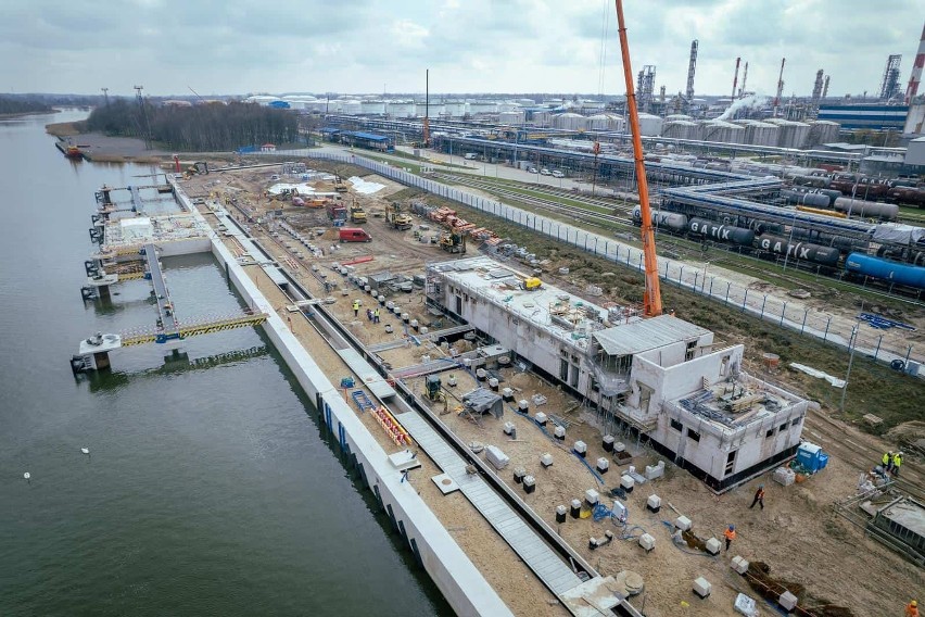 Na budowie Morskiego Terminala Przeładunkowego przy Rafinerii Gdańskiej zakończyły się prace żelbetowe