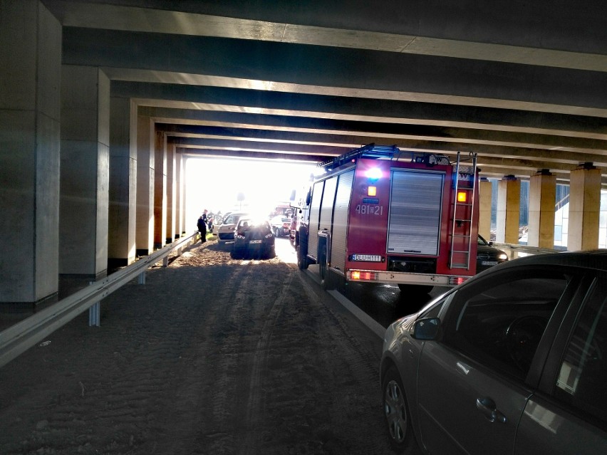 Wypadek na krajowej "trójce" za Legnicą. Zderzyły się trzy auta